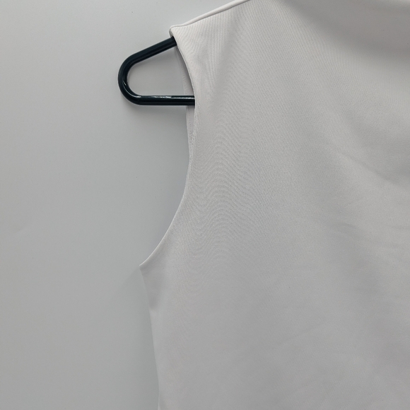 Express Body Contour Mock Neck Sleeveless Top White Minimalist Clean Girl Medium - Picture 11 of 11